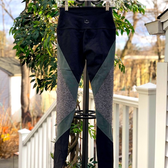 Beyond Yoga True Color Block Leggings - Picture 2 of 12